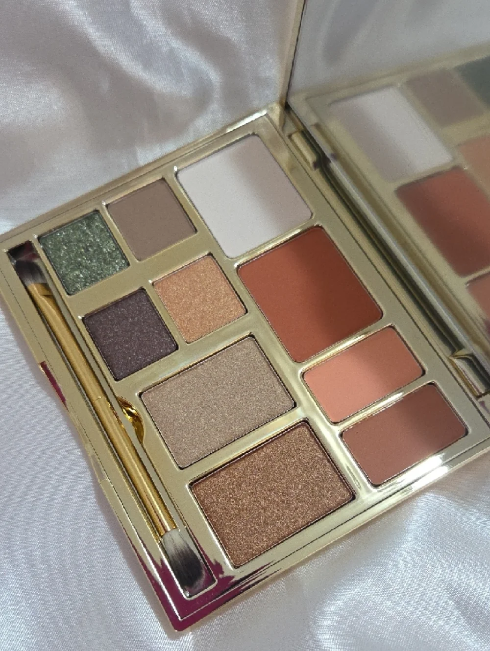 Face Kit Drama Queen Neutral & Warm Eyeshadow Palette in Bronze and Peach